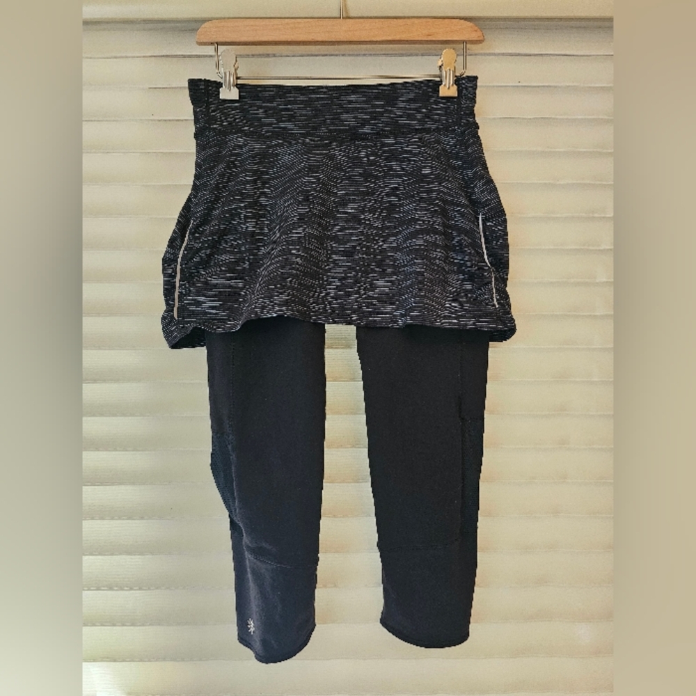 Athleta Contender 2 in 1 Skirted Skort Capri Small